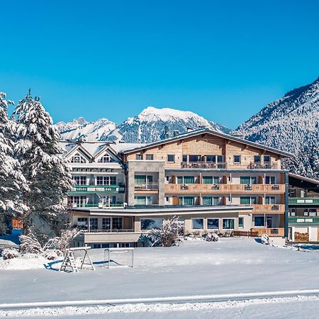 Hotel Foehrenhof Stanzach Exterior photo