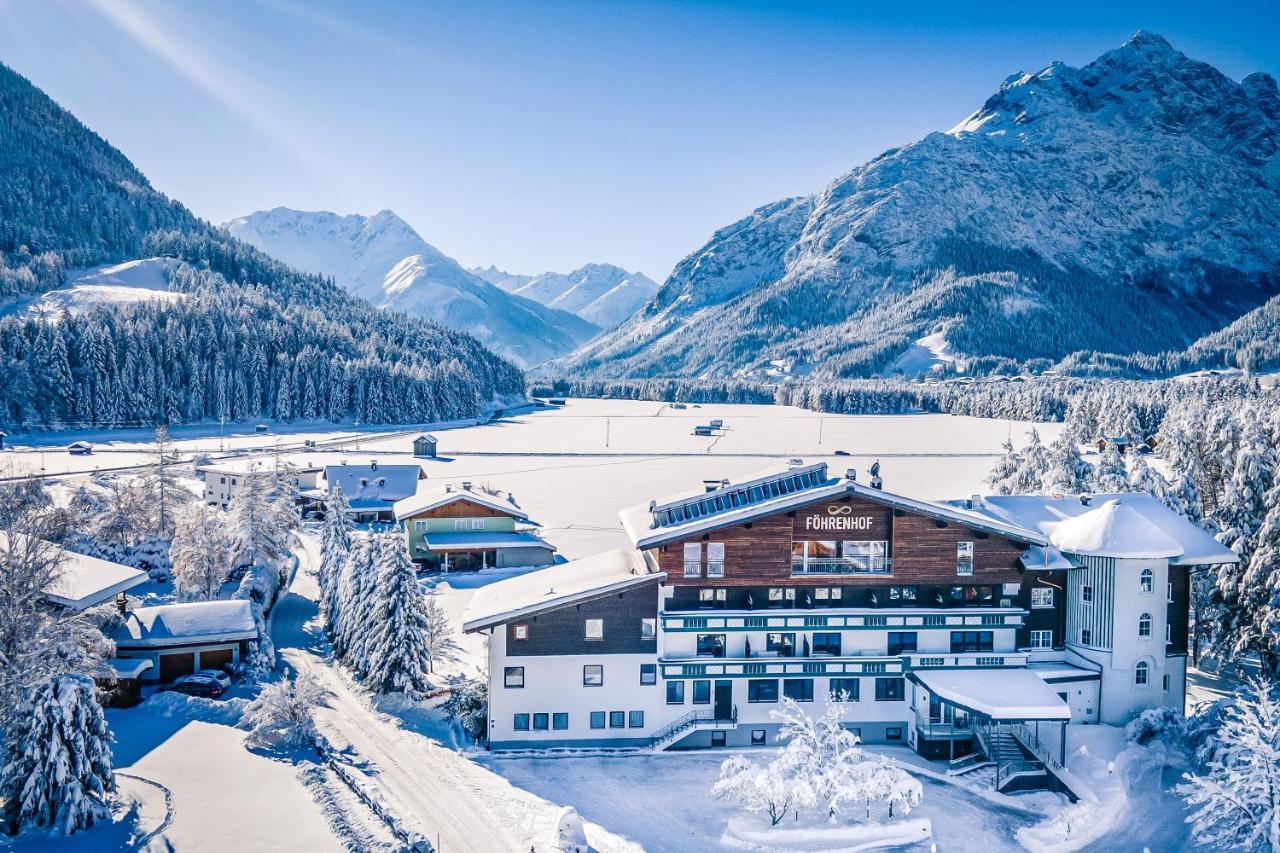 Hotel Foehrenhof Stanzach Exterior photo