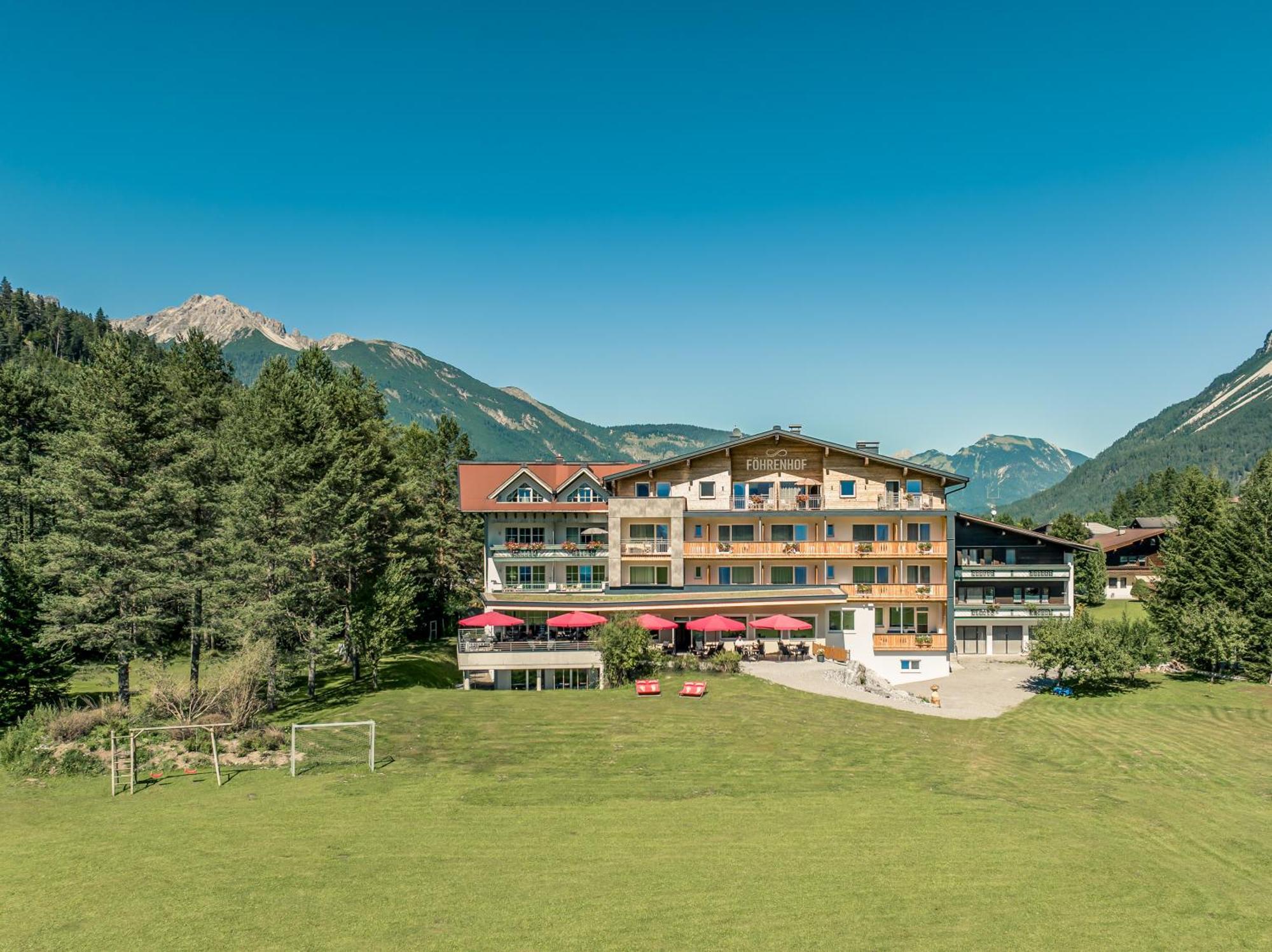 Hotel Foehrenhof Stanzach Exterior photo