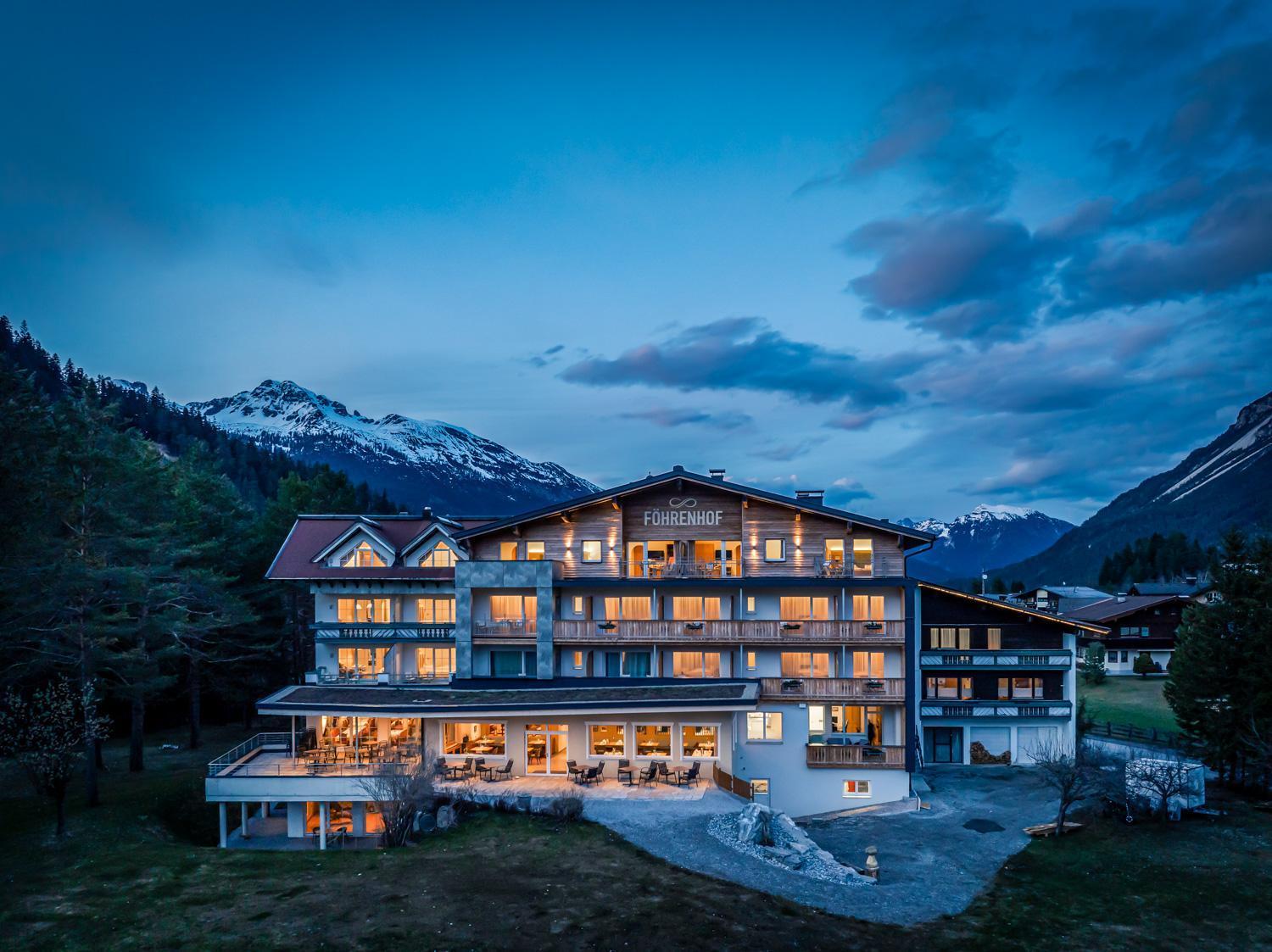 Hotel Foehrenhof Stanzach Exterior photo